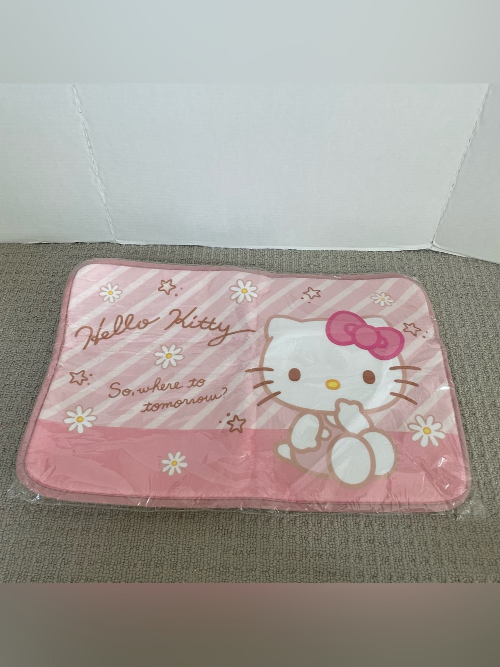 New hello kitty floor mat - Picture 2 of 5